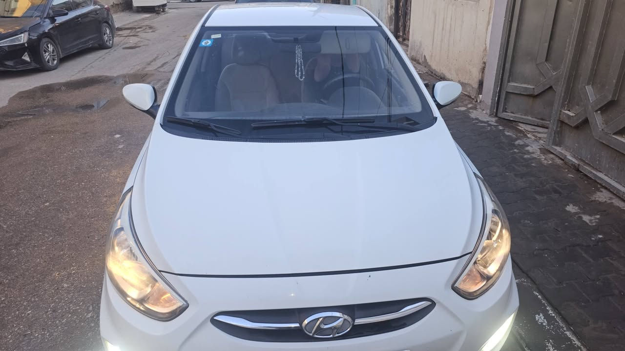 من رخصت الادمن 
اكسنت 2015 خليجي
محرك 1600 خطرتين 
السياره بيه قطعتين جملغ امامي جه السايق وبنيد
السياره جهازه حداديه وتاريات تخم جديد هستوني مشتريله 
بس بيه صوت بل المحرك ابيعه على وضع المحرك مع العلم تمشي والسياره طبيعي
رقم نجف بسمي مداور ثاني يوم 
السعره 90 قفل
للتواصل على هذا الرقم فقط وتساب
***********
