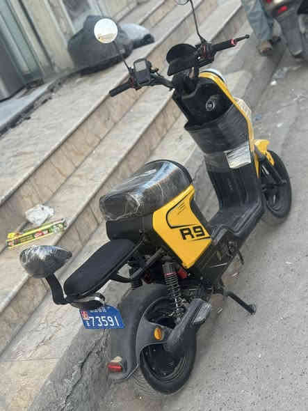 السلام عليكم دراجه  R9 شحن دراجه نضيفه جديده مثل مااموضح  ب ٤٠٠ وبيهه مجال   ***********
