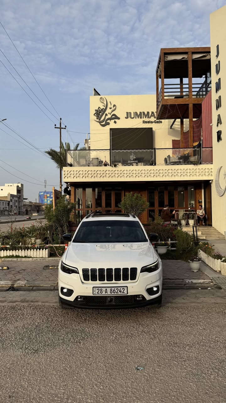 السلام عليكم للبيع او المراوس جيب شيروكي بزون موديل 2019 فئة اوفر لاند 
اعلى فئة فول الفول مواصفات خاصة بانوراما رادارات 360 حساسات من جميع الجهات
 اوتو بارك كشنات تدفئة تبريد ولخلفيات تدفئه وستيرن 
 مانع تصادم كشنات خزن ذاكرة جنطة كهرباء لايتات وره كدام لد اصلي وبعد هواي مواصفات بيهة محرك 6سلندر ماشية 145 مكينة وكير وحدادية جدد وبلاديات وكفاله شرط رقم نجف دولي بسمي سنويه وهزه ورقم جدد توني جددتهن 
صبغ مكانات ابيعك حزام بس كفاله من دواخل ولغود وشواصي وبجم مكاني نجف
السعر 130وبيهة مجال بسيط للاستفسار ***********
