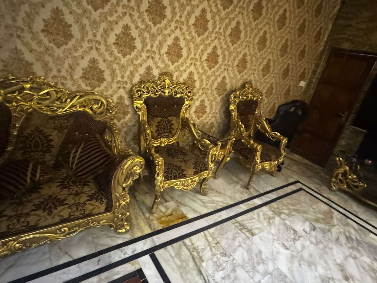 تخم مصري تفصال مفصلينه ب36ورقه
للبيع سعره مليون ونص قفل ***********
