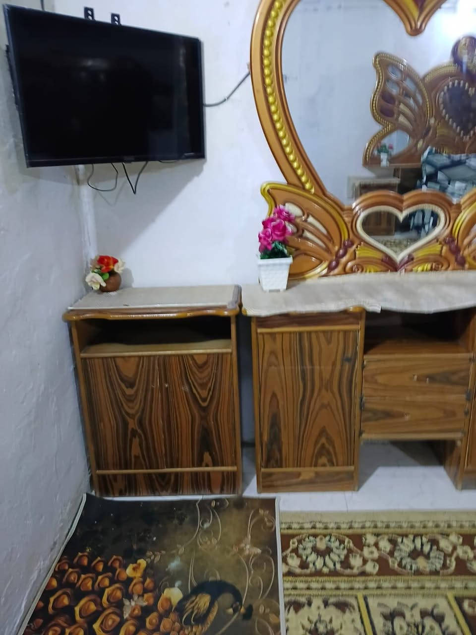 مكلف بلنشر الي يريده يتصل عله رقم وبيع مستعجل تريده تروح تأخذه ماكو حجز 
غرفه اخشاب ام 6ابواب نظيف وكامله مكانه بغداد هور رجب علشارع عام السعر 250الف وبيه مجال بسيط حيل يريد يتصل عله رقم  ***********
