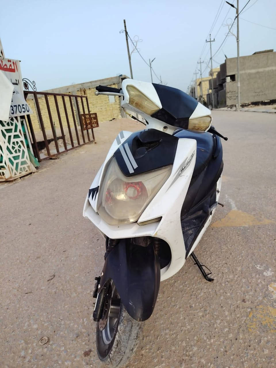 سلام عليكم  دراجه سكنس محرك ماكس مكينه خير من الله المكان براهيميه قرب جامعت العميد سعر300 وبيه مجال حك حجيه ***********
