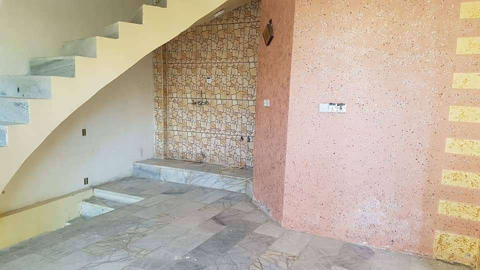 السلام عليكم 
شقة للايجار تحتوي على غرفة نوم وصالة مطبخ مفتوح ع الصالة وصحيات
العنوان حي الصحة خلف المحكمة مقابل مستشفى امير المؤمنين ع 
قريب من شارع كوفة نجف 
*********** النجف, العراق
