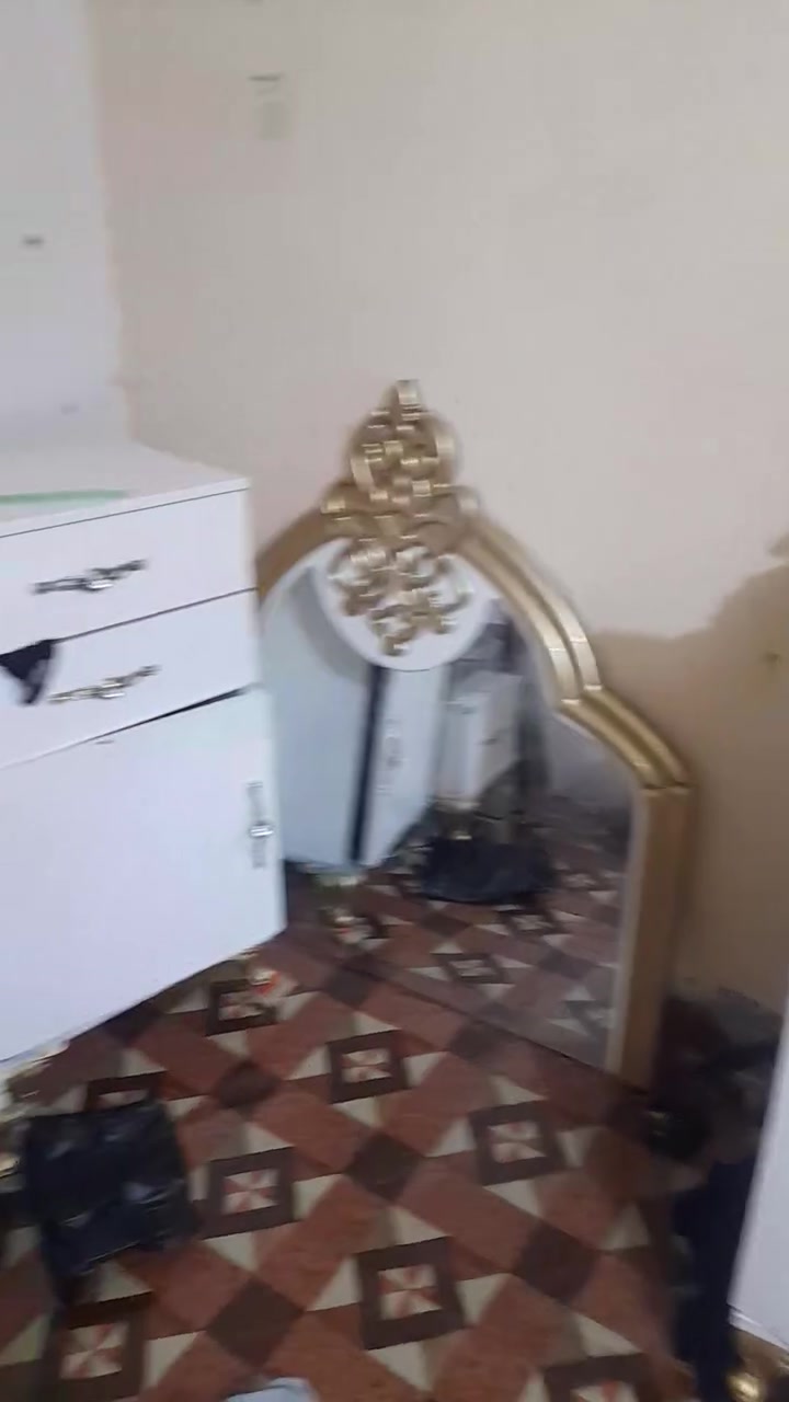 غرفه  نوم  تركي كامله اي تقص مابيه حتى برغي حاليآ امفصخه  أجرت بيت ارضية مو عدله  أصبابه


**إذا كنت صاحب هذا الإعلان وتريد حذفه لأي سبب، رجاءا أرسل رسالة إلى الدعم الفني**