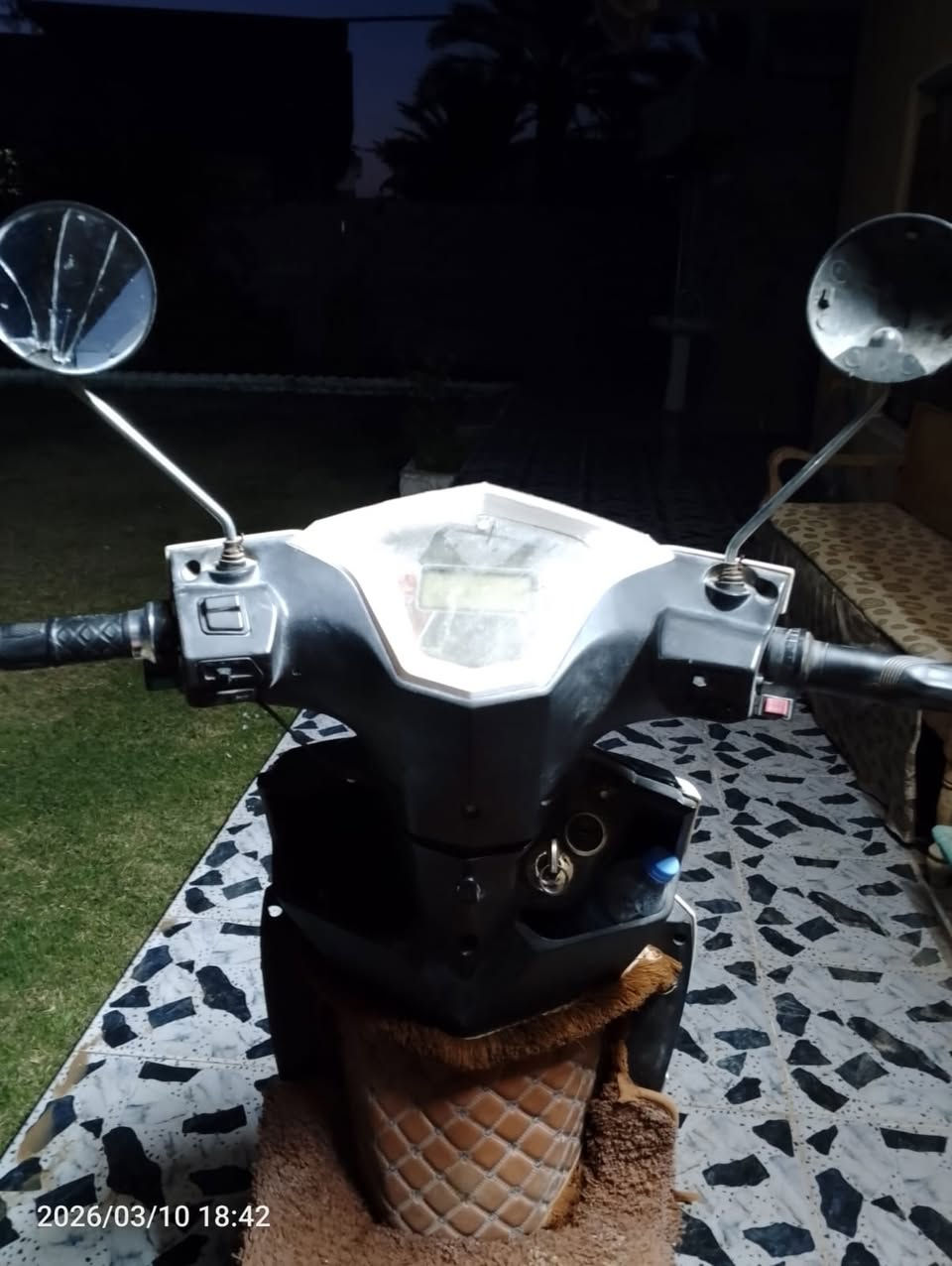 دراجه شحن باتريات نص عمرهن
كهربائيات كامله كلشي شغال
شاحنه ليثيوم اصليه عداد
سرعه ٦٠ حقيقي
مكان فلوجه نساف حلابسة ***********
