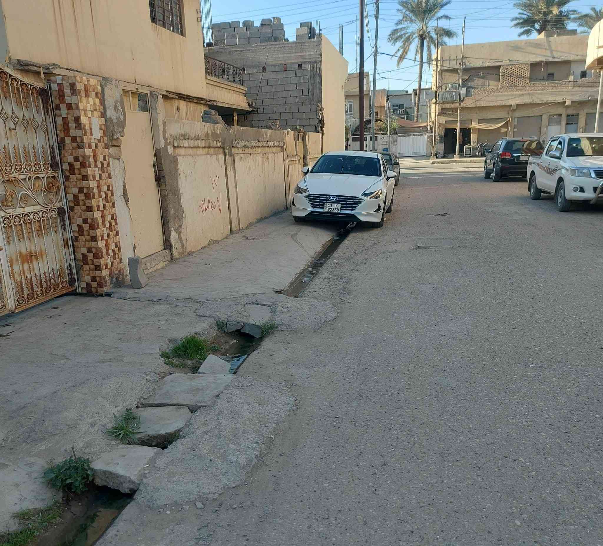 بيت ملك صرف شارع العلاوي او  بجانب المركز الصحي للاطفال مقابل معهد المعلمات تقريبا.مركز بعقوبه منطقه تجاريه مساحه 184.5.الواجه 8.25 والنزال 22 كراج سيارتين هول غرفت نوم والمطبخ والصحيات سيراميك سطحين وغرفة نوم بلطابق الثاني سعر متر ٢ مليون الشراي يتفضل خاص


**إذا كنت صاحب هذا الإعلان وتريد حذفه لأي سبب، رجاءا أرسل رسالة إلى الدعم الفني**