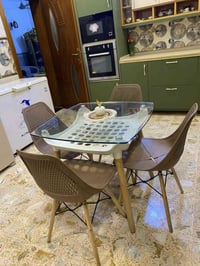 ميز طعام +كاروك أطفال للبيع الميز ب 60 والكاروك ب 30 للتواصل 077352872...