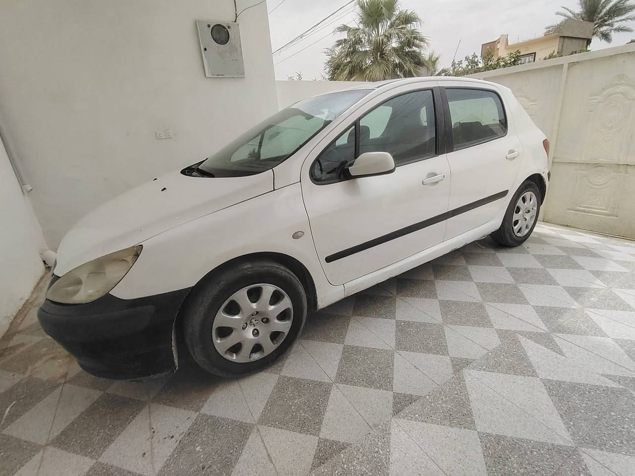 بيجو فرنسي موديل 2006 حجم 307 السعر 50 وبي مجال 
مكينه وكير جدد حداديه جديده فريز وكمبريسر جدد بي بروده بس منقص غاز شوي سياره كامله ومرتبه مال جناي
تفاصيل خاص او واتساب *********** رقم فقط واتساب مكان سياره الشرقاط
