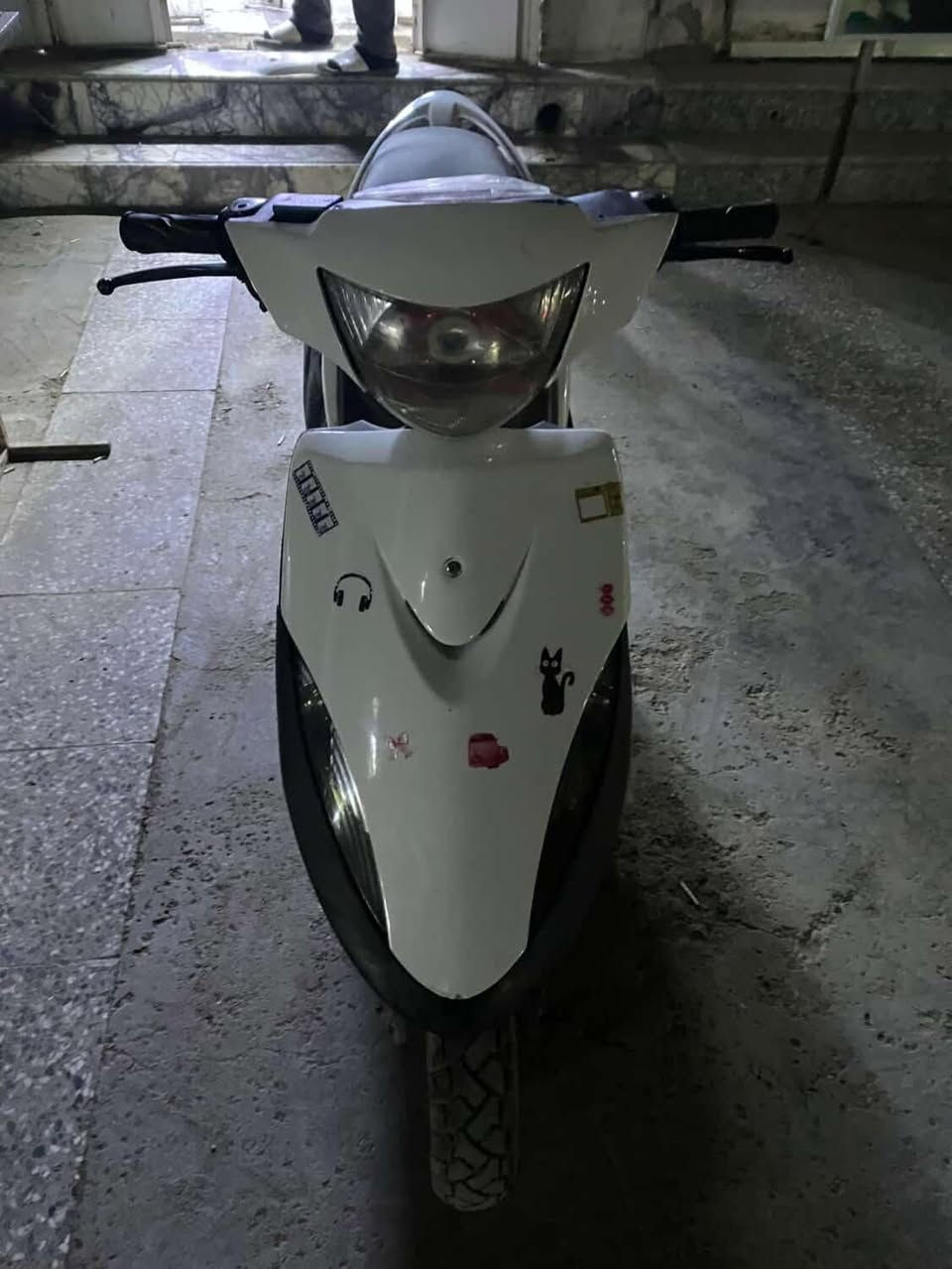 دراجه عدله لبيبع نضيفه نشطه ب450وبيه مجال الرقم *********** بغداد الجديده
