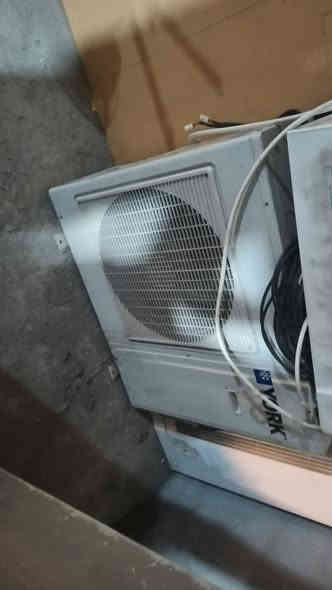 سلام عليكم
ثلاجه جديدة شرط استعمال قليل 750 الف 
سبلت 1 طن  انڤيرتا استعمال شهرين 600
سبلت 3طن كنتوري جديد استعمال قليل 800

كراده 

***********
***********
