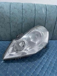 لايتات رينو سافران زنون وعادي بس صوب اليسار متوفر اكثر من 4 قطع لو 5 ا...