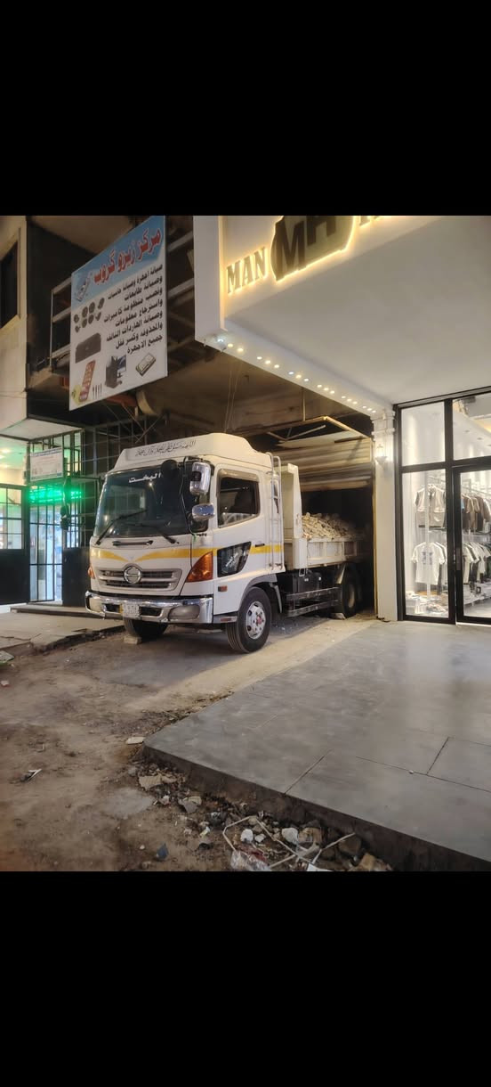 سياره هينو شيطان قلاب بلادي موديل 2002 أصل ما معلايه رقم رقم انكليزي سياره كلها بلادي  *********** المكان بغداد سياره بسمي يرهم مروس رقم مميز 5038
