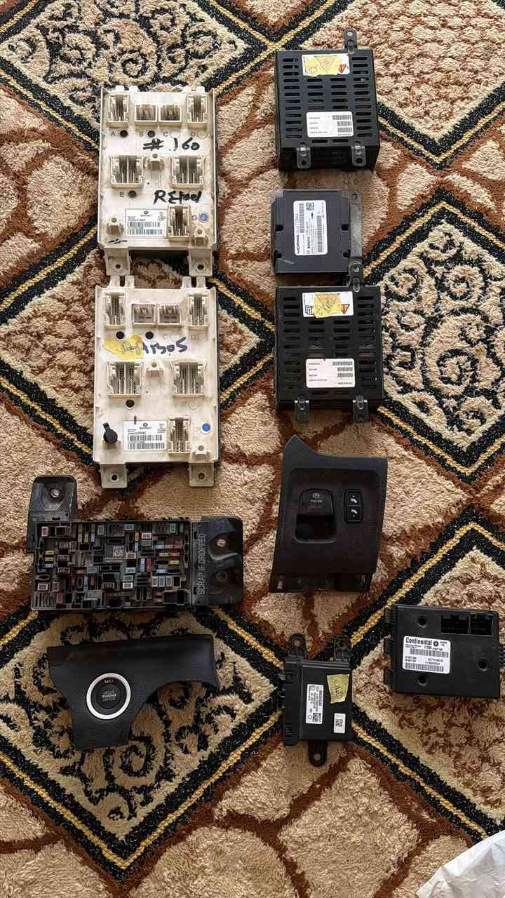 السلام عليكم
غراض رام pcm الواحد 300$ 
تحكمات ستيرن ٥٠$ 
كارت ايرباك ١٠٠$
قاعدة فيوزات داخلية ١٠٠$
بصمة تشغيل ٥٠$
تحكم دواسات ٥٠$
***********
