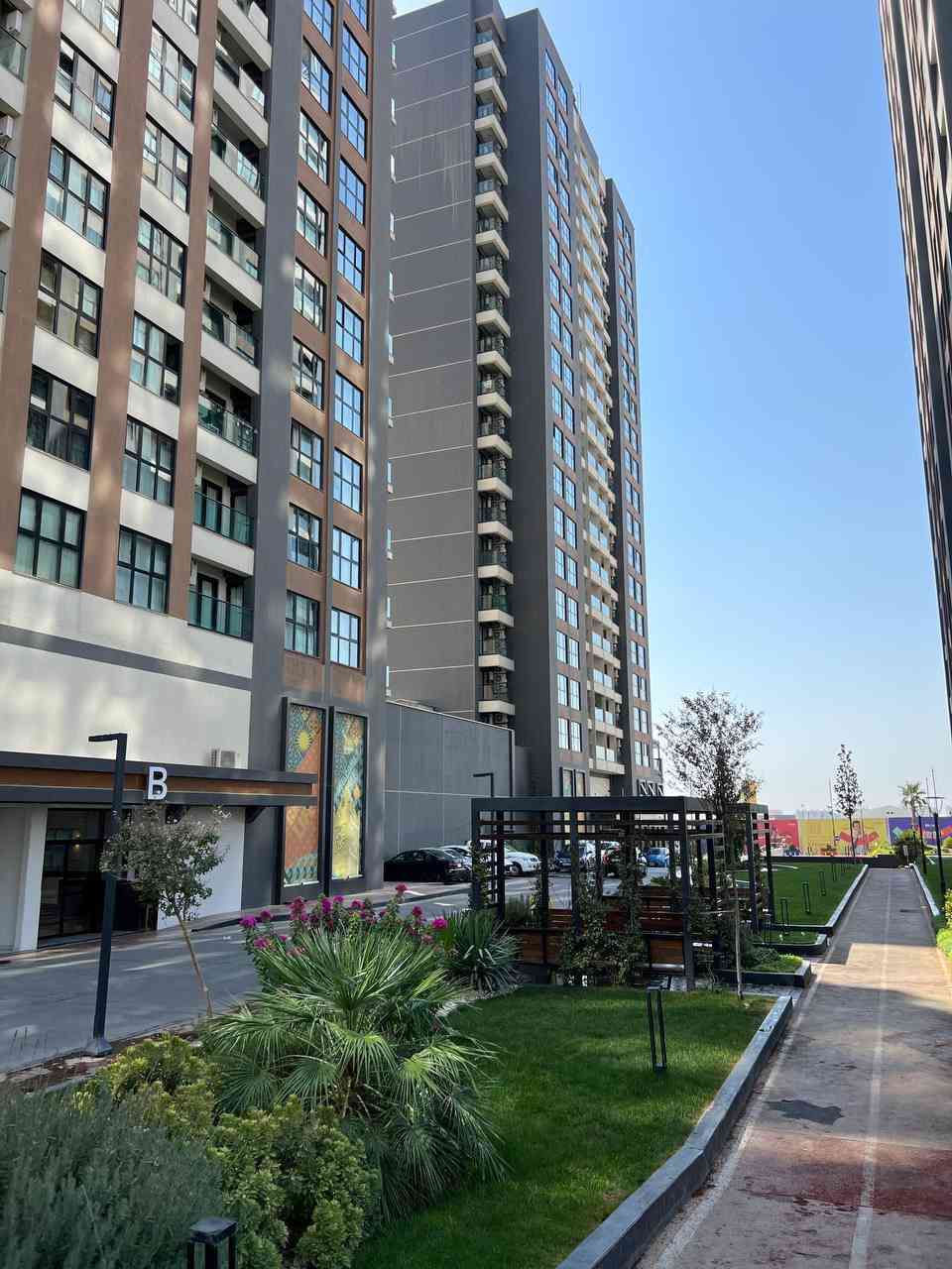 شقة مؤثثة للبيع في اربيل مجمع كنجان لايف
السعر: 9دفاتر 
مساحة: 121متر
2غرف نوم وصاله
واجهة شارع 150م 
للتواصل 📞
***********
***********
***********
**************
في حال لم يتوافق العقار مع رغبتكم او لم يكن بقدر امكانيتكم زوروا موقعنا على تلكرام للتصفح على اكثر عدد من العقارات المتوفرة 
https://t.me/muhemenalkhalid
