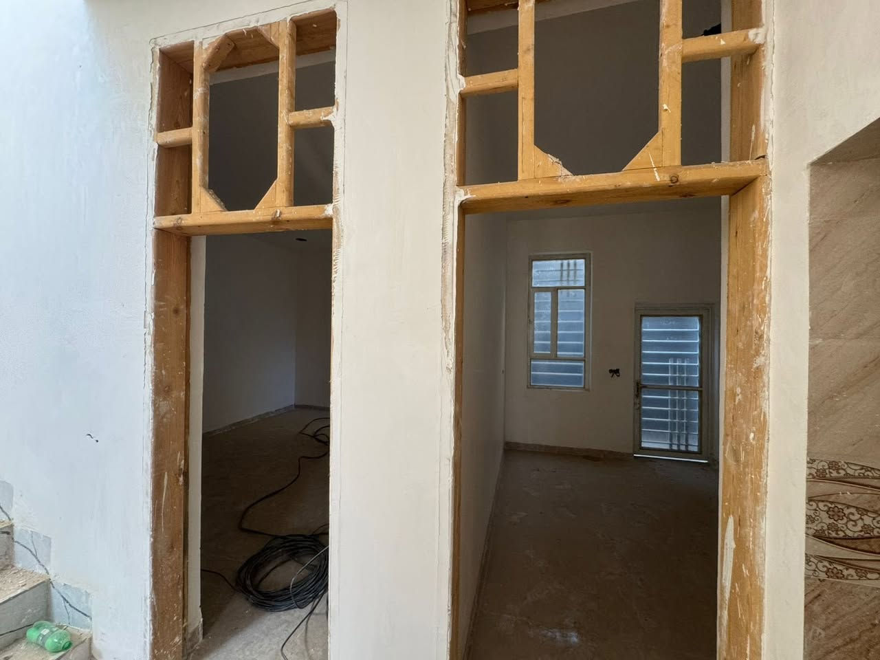 بيت مساحة 150متر الموقع شارع 80خلف اضواء بابل للتواصل ومعرفة باقي التفاصيل التواصل خاص او الاتصال على الرقم ‭0780 216 3852‬
