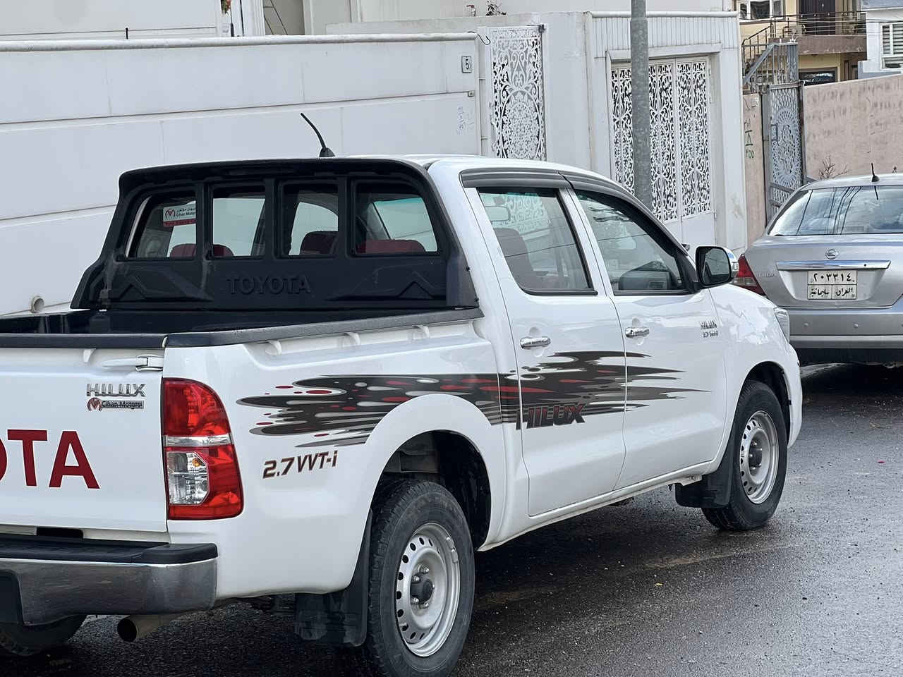 فرۆشتنی خیرا 
تۆیۆتا هایلوکس گێر عادی مۆدێل 2012 بۆ فرۆشتن 
بی بۆیاخ  بی پارچە گۆراو هیچ هیچ نیە سۆنەریم داناوە بیجگە لەو ساردە هیچی نیە 
سەیارەکە وەک تازە وایە 215 هەزار ڕۆشتوە گێر و مەکینەی لۆکە بەزەمان 10 فیتەر ناو گاعی تێگیراوە
 سەیارەکە 8 ساڵە لای خۆمانە زۆر تازەیە
شوێن : سلێمانی 
سعری 179$ وەرەقە معامەلەیەکی برایانەی 
تیدایە
سەنەوی بەسەر چووە
ژمارەی خاوەنی :***********
