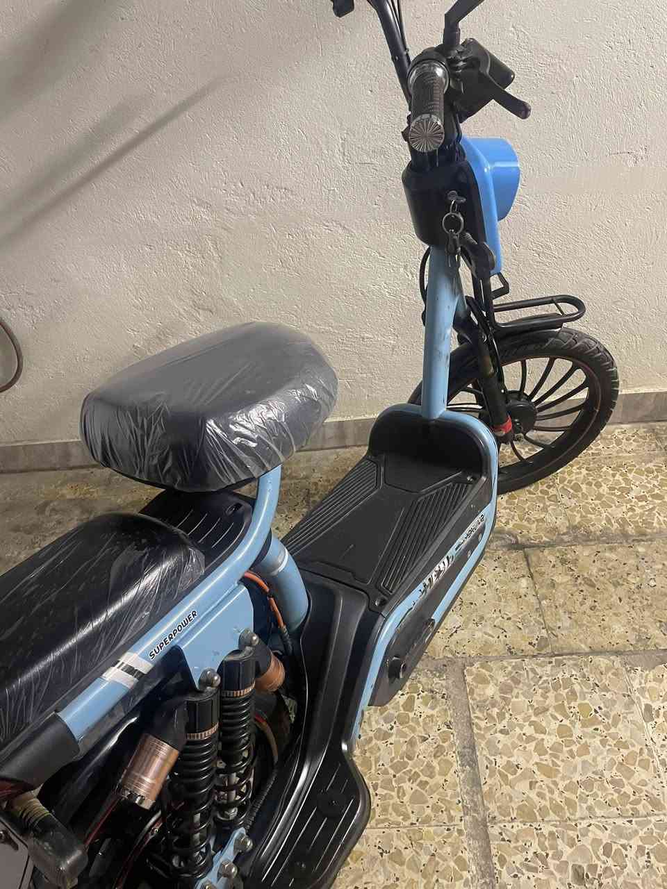 السلام عليكم دراجه شحن حجم 20  الدراجه 5بطاريات الدراجه  نضيفه السعر250 بغداد الامين الثانيه***********-***********
