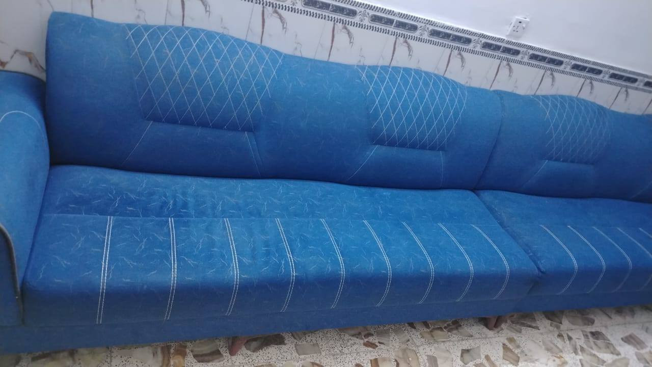 السلام عليكم ديوان تزكام نضيف مسوي قبل سنتين تقريبا بي بس اضرار بسيطه الزاويه بيه حرق بس هذا سعره 150 بي مجال ***********

الطباخ كريازي نضيف نضافته 70 بالمية هاي الشخوط البصفحه نايلون مشخط سعره 250 بي مجال
