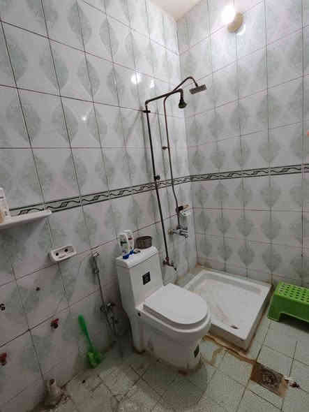 دار للبيع 
صنف الارض طابو زراعي سند ٢٥ ملك صرف انذار من كاتب عدل 
..
الجبهة١٥.٤٠ النزال ١٠ المساحة ١٥٠ متر 
..
واقع حال 154 متر 
طابق واحد وبيتونة كبيرة يتألف من
..
 غرفتين نوم
 وصالة واستقبال وحولي 
ومطبخ
 وحمام شرقي وحمام غربي كبير  
ويحتوي على ثلاث مداخل 
العنوان سبع ابكار مقابل شركة تويوتا يبعد عن السريع ٧٥ متر تقريباً 
..
البيت معروض اقل من سعر الارض 
السعر 275 وبي مجال
تواصل مباشر مع صاحب العقار 

للتفاصيل أكثر اتصل 
*********** 
متوفر واتساب 

ملاحظة البيت فارغ مابي مؤجر اطلاقا ومرمم  يعني جاهز للسكن وخالي من الشوائب
