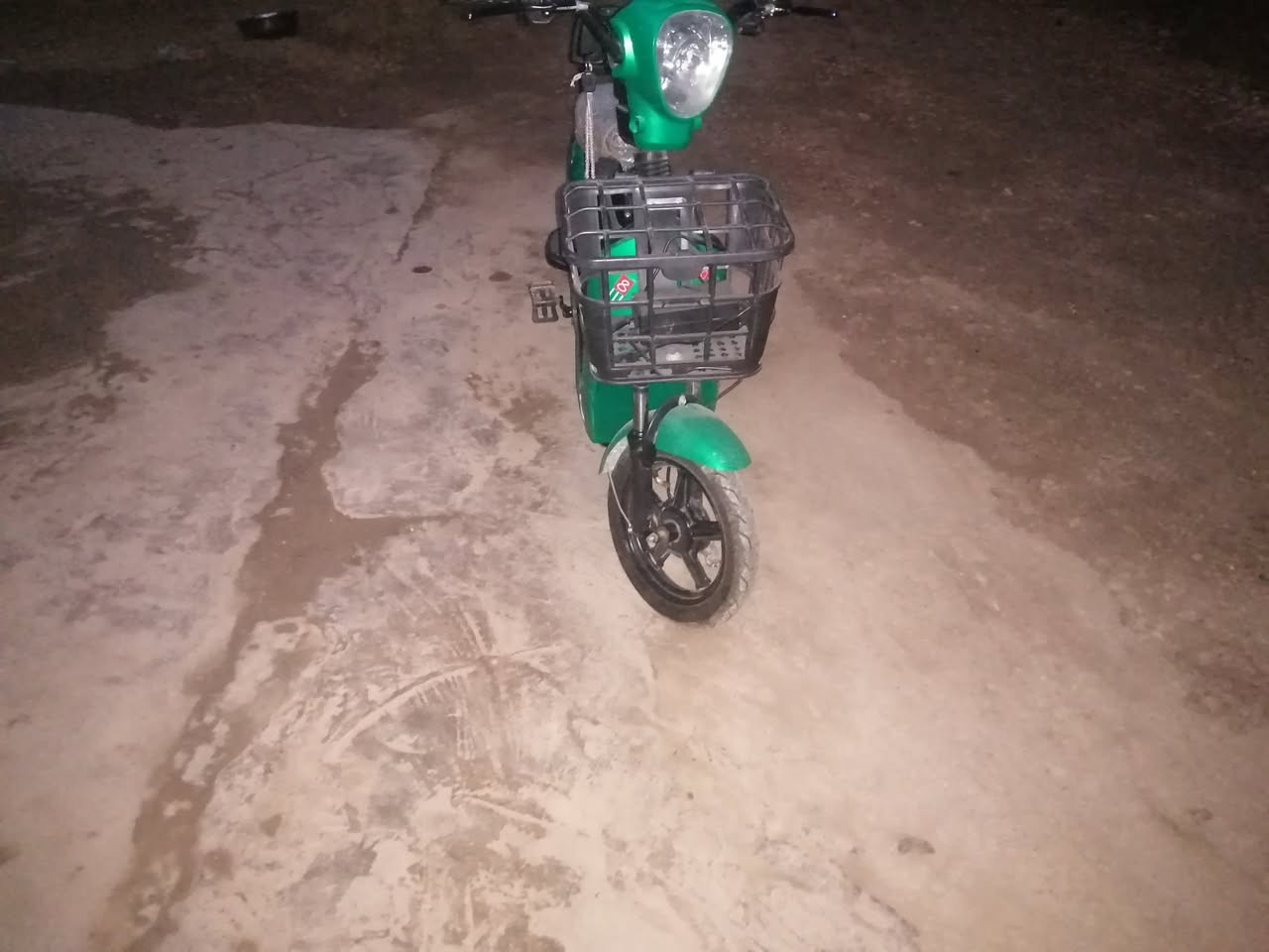 سلام عليكم بيسكل شحن البيع مستخدم اقل الشهر بطارياته تعبانات السعر 300وبيه مجال اتصل وبيك خير وتدلل مكان بابل محاويل ***********
