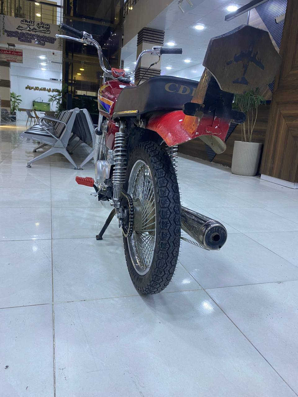 السلام عليكم دراجه هوندا محرك موديل 25 جديد ما مفتوح كبس سعر 450 وبي مجال واللي يحب يت اللي ***********يحب ينتصر هذا الرقم وهذا خاص
