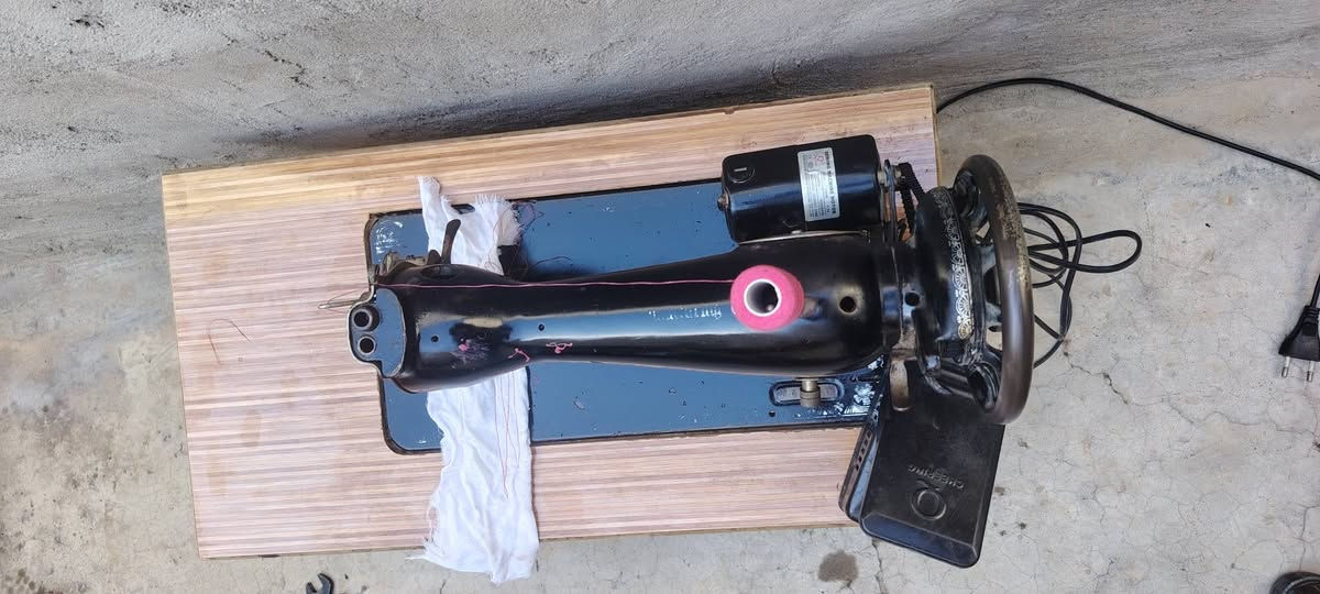 مكينة خياطة نوعية انكليزي باب الأول شرط الشغل والنظافة هي والميز وماطور وياه كامل تخيط جميع انواع الاقمشة سعره 50
عنوان كركوك


**إذا كنت صاحب هذا الإعلان وتريد حذفه لأي سبب، رجاءا أرسل رسالة إلى الدعم الفني**