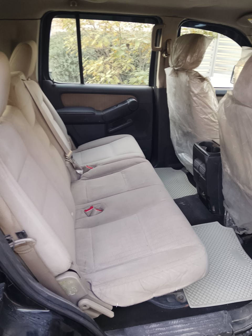 السلام عليكم اكسبلور 2008 محرك 6 سلندر مكينة وكير مكفولة المكينة مبدله قبل 4 اشهر تبريد شغال مبدل منظومة كاملة قبل موسمين تايرات خلفية جديدة ديسكات امامي وخلفي جديد دبلات جديدة مشط ستيرن جديد مجاول جديدة شادهنسيارة رقم اربيل بأسمي والسنوية تسقط بال27 شهر الثالث وهزة وبراد جديدة تنتهي  بشهر السابع السيارة كلين ما بيها اي ضربة فقط رش بابين جهة الركب اثر شخوط بس بيها ضربة خفيفة موضحة بالصور ابو دراجة طخها الصدر امامي خلفي جاهر بي نقص بس لقمة ستيرن ولاستيك رباط ومستحقة تبديل بلكات   كهربائياتها كلها شغالة السعر 103 وبيها مجال عنواني   بغداد  شارع فلسطين وصلاح الدين بقضاء بلد رقمي للتواصل ***********
