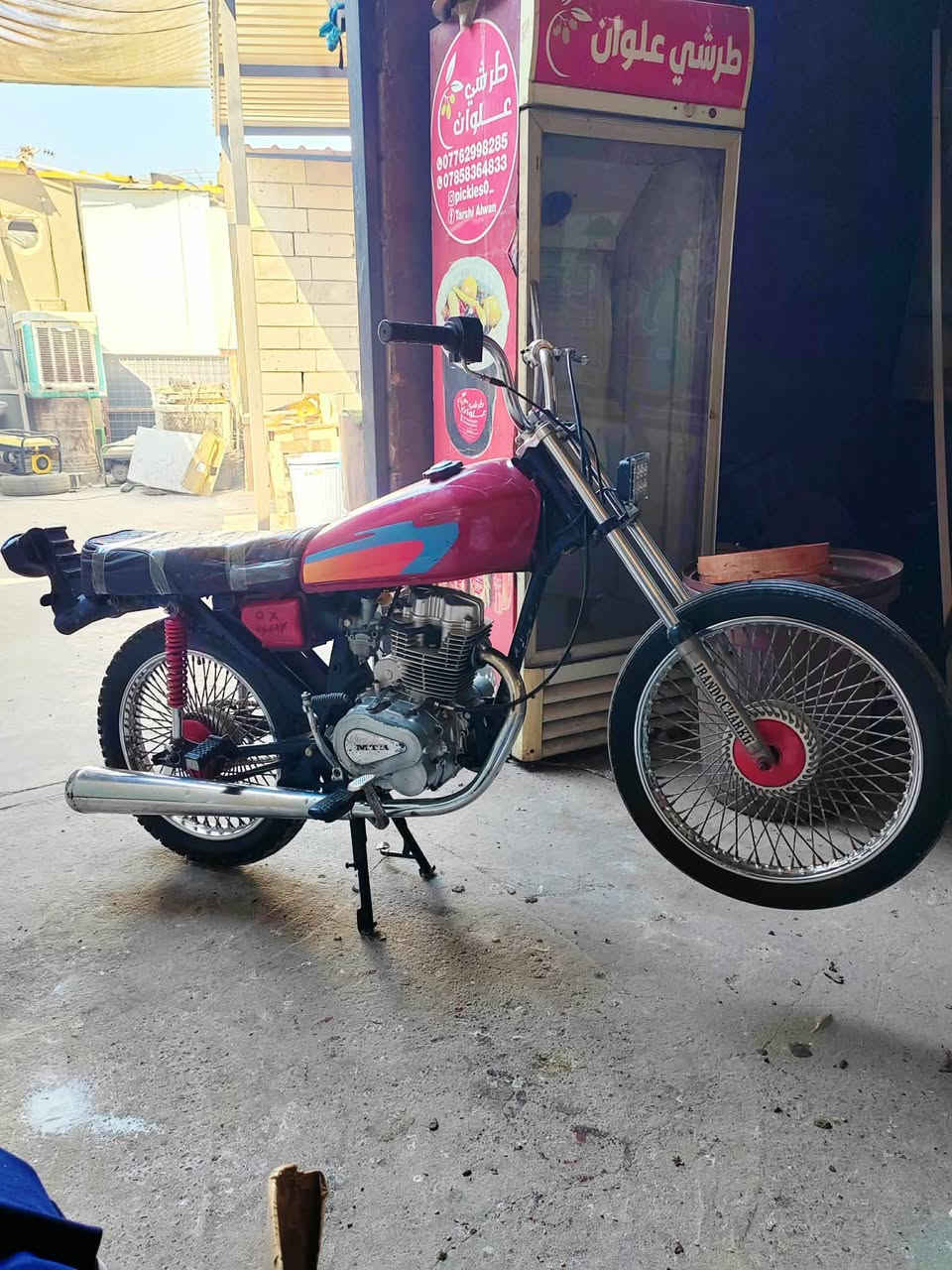 دراجه اربع گير للبيع كلك كلك كلك مكينه بيها مال ستوته دراجه نظيفة گدامكم بصوره السعر 380وبيها مجال بسيط وللطلب الاستفسار على هذا ***********بي واتساب على ماسنجر متواجد 
العنوان نجف الاشرف /ناحية الحريه
