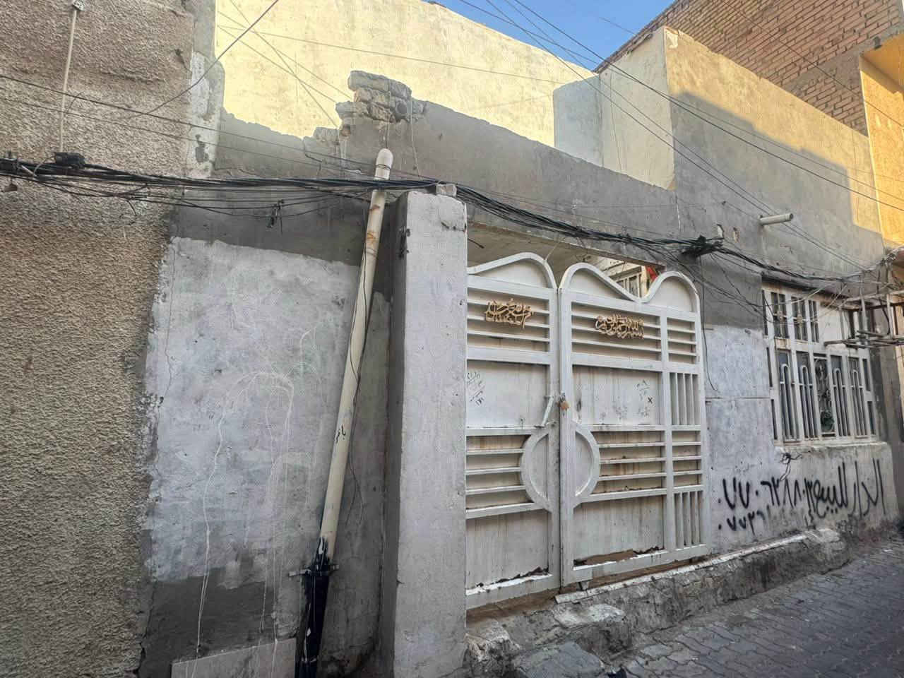 بيت 🏠  الإيجار المشروع شارع عكد الذهب  متكون من استقبال وهول ومطبخ وغرفت نوم وصحيات بره وجوه وصطح 
 ومي وكهرباء علينه اي استفسار ***********
