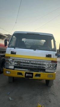 نيسان • موديل 1993 • ما بيه رقم