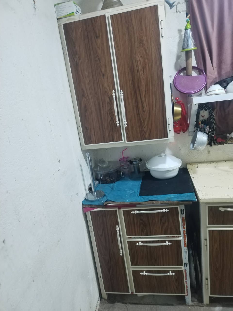 السلام عليكم كاونتر للبيع مستعمل استعمال بصيط نضيف اتلث قطع تفصال ملحقات عدد ثنين مع سنك متر ونص السعر 500 وبي مجال بصيط العنوان البصرة سيبه رقم ***********
