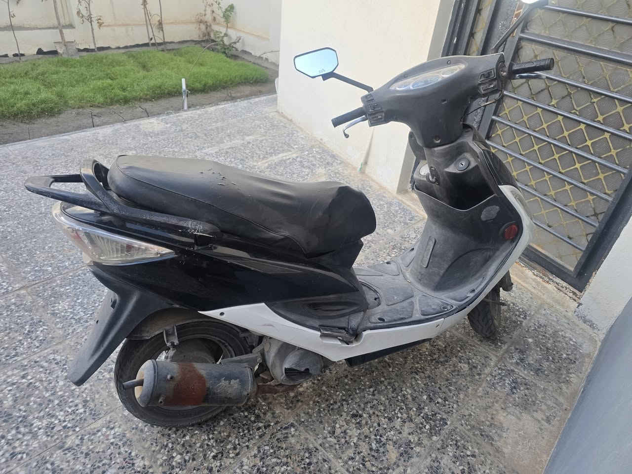 السلام عليكم كامكو جي فور
برغي مامفتوح بيه دراجه حلوه ومرتبه وبعد معروفه 
رايده ب٣٠٠ وبيه مجال بسيط 
عنواني كوفه 
للتواصل 
***********
