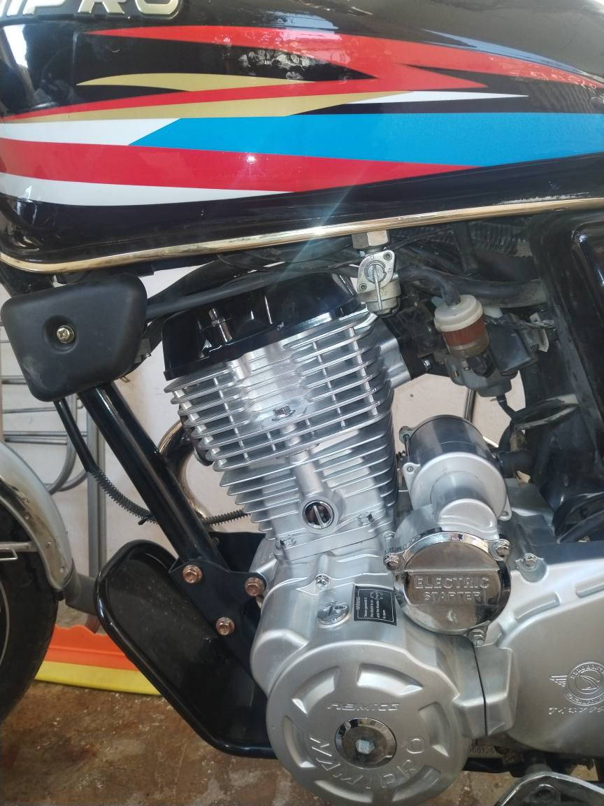 السلام و علیکم 
ماتۆڕ هۆنزدا وەجبەی یەک مەکینە 200 cc 
تەنها 336 کیلۆمەتر ڕۆیشتوە 
کامل کارەبایی ئیش دەکات و دوو سویچ و سێ کۆنتڕۆڵی شەریکەی لەگەڵە وەکو سفر وایە و ساڵۆنسای mkz بۆ بەستراوە 
مەنەفێسی لەگەڵە داوای 700000 و معامەلەی لێ دەکەین  کێ موشتەری بوو لەخزمەتداتیداین *********** السليمانية, العراق
