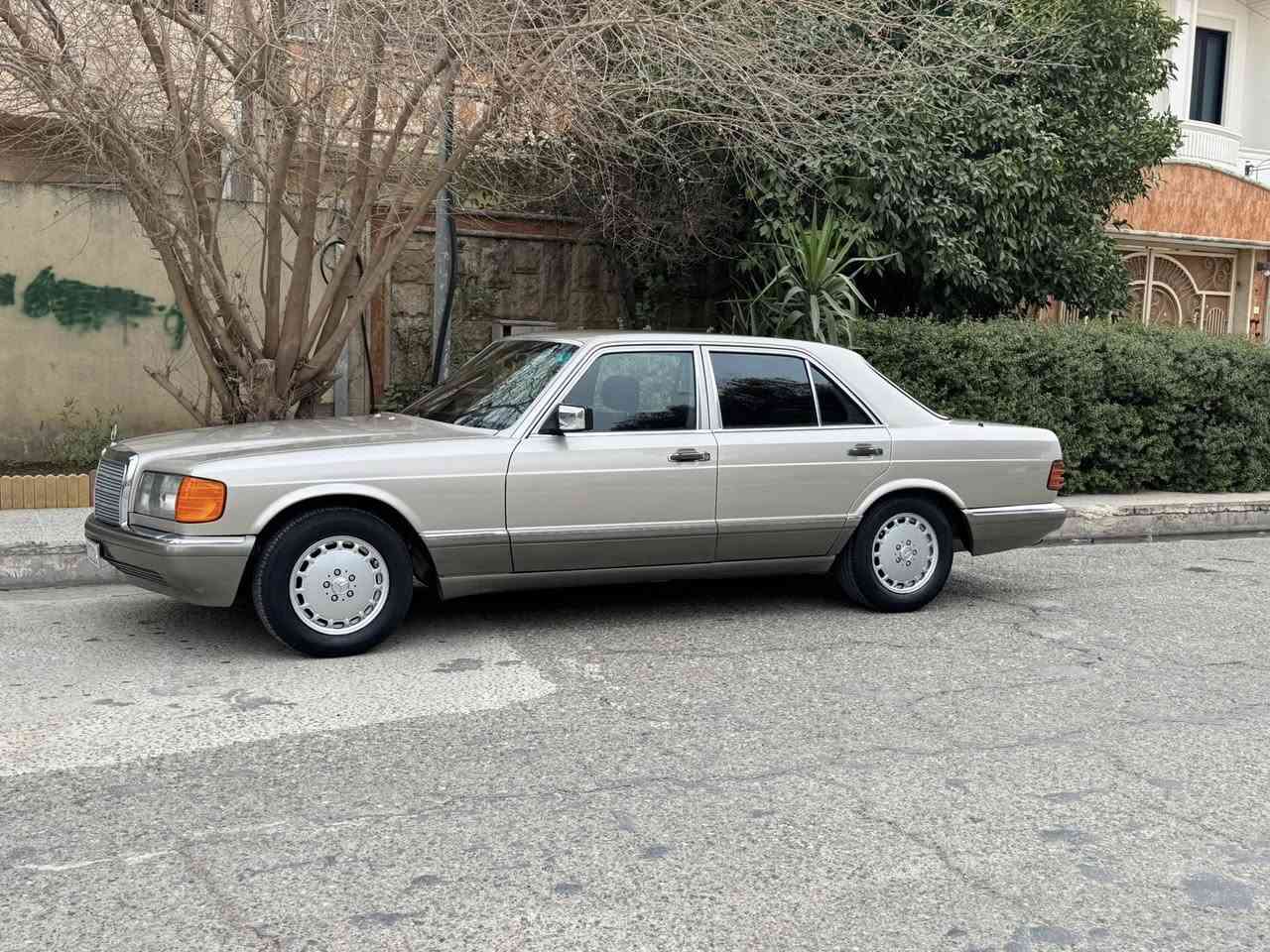 مارسدس رئاسي وضع شركه صبغ عام بدون اي حادث رقم بغداد موديل 1986مكاني موصل ***********
