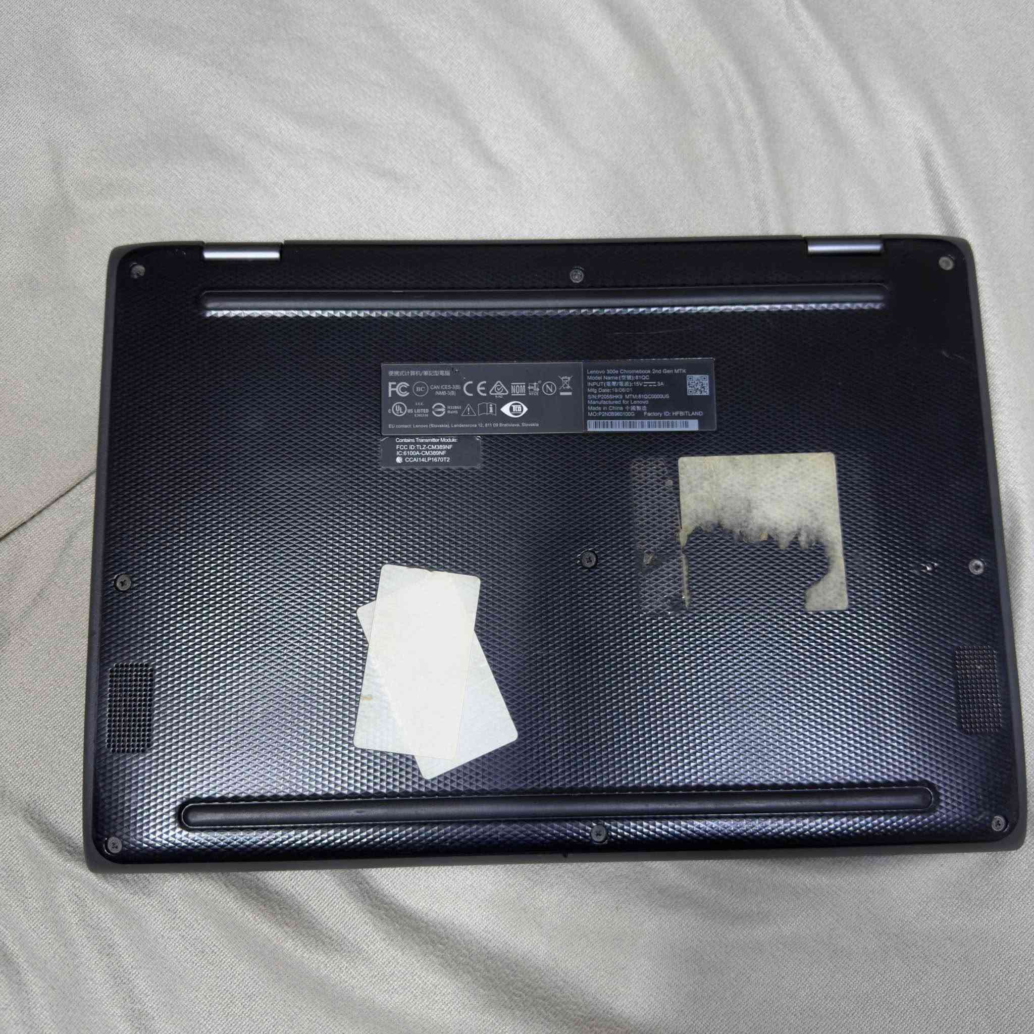 للبيع جهاز Lenovo 300e Chromebook (الجيل الثاني)، الجهاز عملي جداً ومتعدد الاستخدامات، بفضل تصميمه المرن الذي يجعله الخيار الأمثل للطلاب أو العمل المكتبي الخفيف.او مشاهدة الافلام 

شاشة لمس (Touchscreen): تدعم اللمس السريع، مما يسهل تصفح التطبيقات والألعاب.
 تصميم 360 درجة: يمكن طي الشاشة بالكامل ليتحول الجهاز من "لابتوب" إلى "تابلت" (آيباد) بسهولة تامة، مما يجعله مثالياً للقراءة أو مشاهدة الفيديوهات.
 قوة التحمل: لينوفو معروفة بتصنيع أجهزة تتحمل الاستخدام اليومي المكثف.
 النظام: يعمل بنظام ChromeOS (سريع، آمن، ولا يحتاج لصيانة معقدة).
 الأداء: معالج من شركة MediaTek يوفر توازناً ممتازاً بين الأداء وتوفير البطارية.

الاستخدام: مثالي للدراسة، البحث، منصات التعليم عن بُعد، وتصفح الإنترنت.
 التطبيقات: يدعم تشغيل تطبيقات أندرويد من متجر Google Play.
 الحالة: الجهاز بحالة تشغيلية ممتازة (نظيف جداً).

ملاحظات:
 مرفق مع الجهاز الشاحن الأصلي الخاص به.
 الجهاز جاهز للاستخدام مباشرة (تم عمل ضبط مصنع له).
 السعر المطلوب: [175] (قابل للتفاوض بالمعقول).
للجادين فقط، يرجى التواصل عبر [الرسائل/***********]. المعاينة والتجربة في [البصره كرمه علي]. البصرة, العراق
