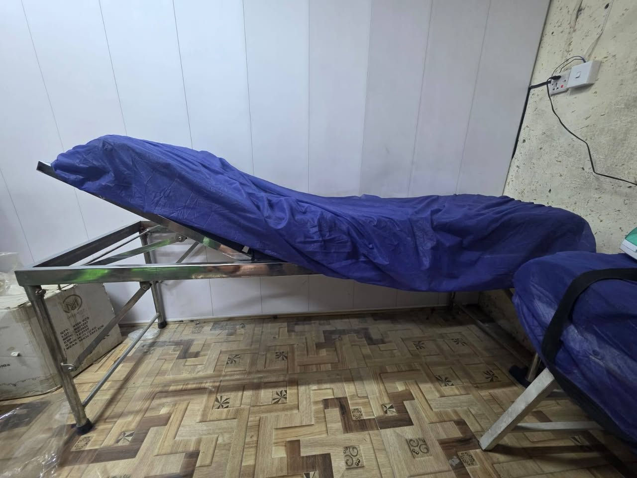 للبيع كرسي وميز مكتبي مع سديات عدد 2 مع كراسي بلاستك عدد 7 مع رفوف نضيفة جدآ مع بنكهة سقفية للاستفسار اتصل
***********
