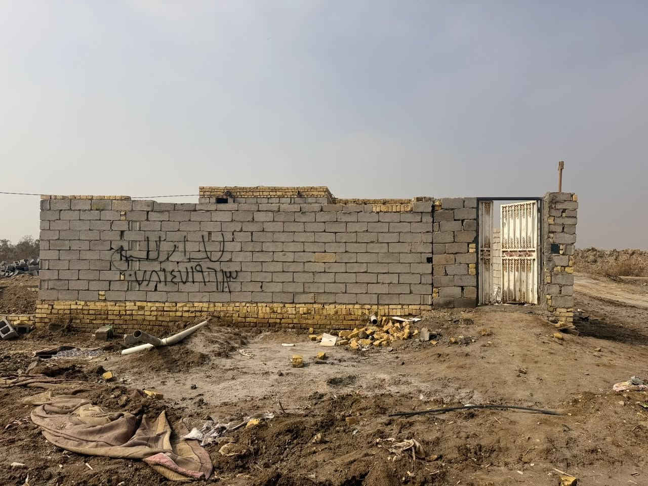 يالله سلام عليكم
بيت زراعي مساحه 200عوزه نواقص قليله بسديناويه بشارع مستوصف مقابيل الملعب يحتوي ع غرفتين وصاله ومطبخ وصحيات واستقبال مكامله سعره 37وبيه مجال وينباع اقصاد شراي تفضل خاص وتدلل ***********
