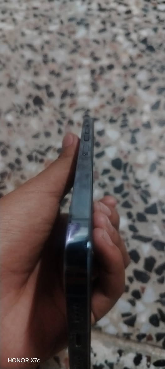 سلام عليكم شباب ايفون 13 برو ماكس 256 بطارية 79 عنون بلديات سعر 700 بي مجال رقم ***********
