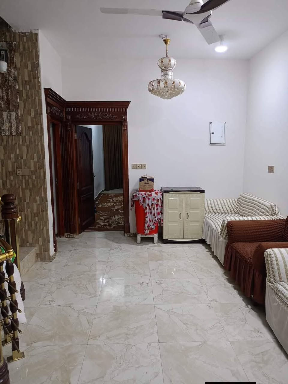 يعلن مكتب عقارات أبو انور فرع الطويسه عن وجود بيت البيع في دور الصحه القضاءات مساحة 143 متر وجه 7 ونص طابو صرف طابقين يحتوي على 4 غرف نوم وصاله وستقبال ومطبخ وصحيات وكراج بناء 2020 شارع 10 متر مكان راقي ممتاز الستفسار الاتصال//***********//***********// كما نستقبل جميع عروضكم وطلباتكم التجارية والعقارية المكتب مجاز قانونيا المكتب ماقبيل مطعم الحسون عقارات أبو انور فرع الطويسه
