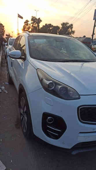 سبورتج موديل 2018 خليجي رقم بغداد انكليزي بصمه بانوراما تبريد قطعتين  سياره جاهزه من كلشي فقط صبغ في المكان لمحدد مكينه2000دوش 
للتواصل عل رقم *********** ما جاوب خاص فقط العسر ١٩٥
