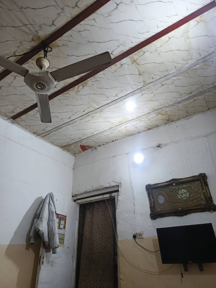 دار اللبع مساحه  130 متر يحتوي ديوانه مع مطبخ مع صاله مع خرفه مع غرفتين فوق صطح السعر 42 ملون بيه مجال قليل ارض ميريه تابع الزراعي تبليط ماي مجاري وكهرباء خوان شراي يتصل ويدلل  رقم *********** عمارة, ميسان
