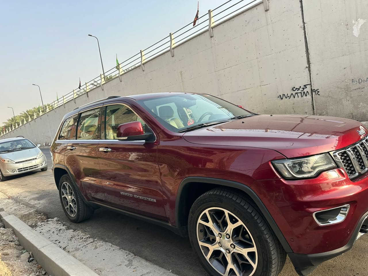 السلام عليكم

جيب لمتدد ٣ شاشات خليجية ٢٠١٩

ماشيه 95الف كيلو

بصمه 

بانوراما 

كراسي 2 كهرباء 

رادار جانبي 

لايت متحرك 

ميموري خزن 

ستيرن كهرباء 

مري قلاب 

مري شفط 

باب خلفي كهرباء 

ستيرن تدفئه 

فور ويل 

حساس امامي وخلفي 

12 سماعه 

اطفاء ذاتي 

زراك لايت 

دبل كزوز 

5 ويل كب 

السياره شرط برغي ممفتوح بيه 

مكينه كير مكفولات 

ملاحظه السياره بيها جاملغ مبدل نفس اللون بلادي بدون دواخل وبيها بارد على عد شبر بالصندوك 

مكانه بغداد 

***********

بيع او مراوس حسب القناعه  

وباسمي السياره تحويل ثاني يوم
