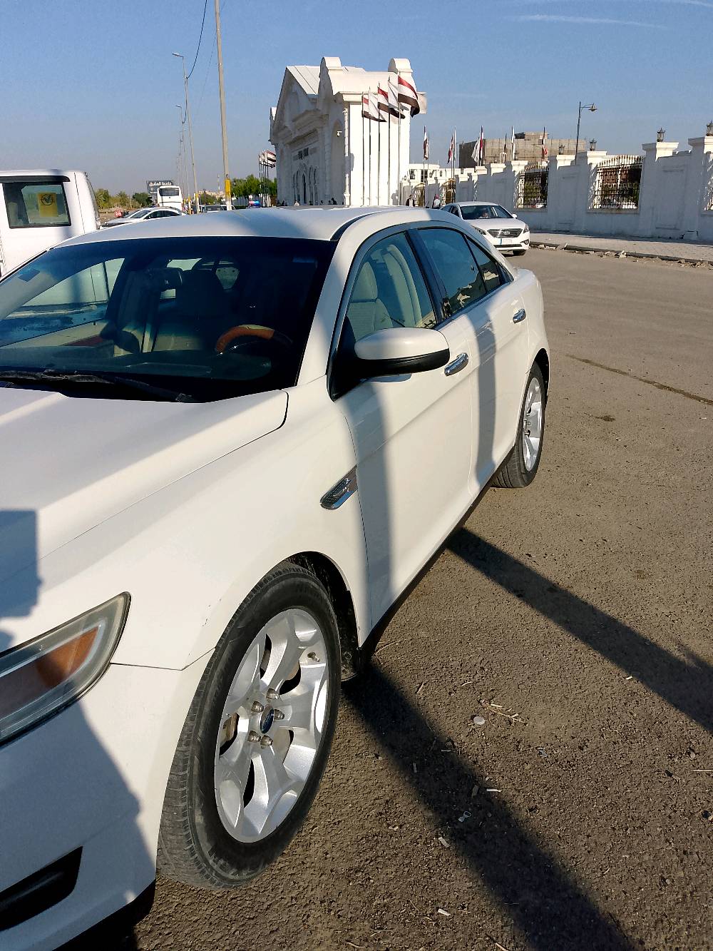 فورد تورس خليجي٢٠١١ مراوس فقط اكسنت أو فورتي أو سيراتو لون ابيض او سلفر بغداد السكن الكرخ بااسمي 