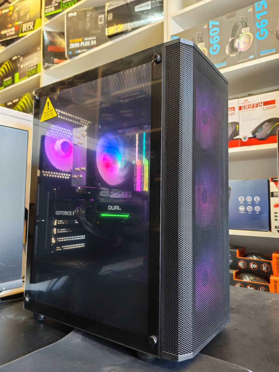 جديد
R5 5600x
Rtx 5060 8gb 2fan
B450m
Ram 16gb 2*8 rgp gskill
M.2-512gb 
Psu 750w
Case sama 4fan 
ضمان سنة مكاني سيدية
للتواصل ***********
