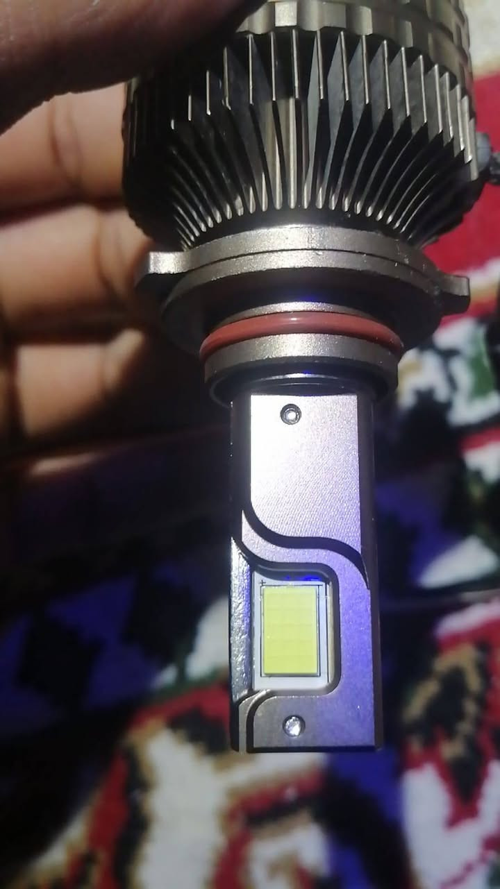 زوج زنون للبيع جدد ما مشتغلات غير بس فحص كدام عيونكم شرط اذا تشده تشبع مسبه واني ابري ذمتي ويقره 280 واط فحص عالجهاز يستقر 220 مينزل بعد اقل و غير هذا 5 براد و دبل كومباس يعني انسه الحماوه والفصله وينطيك مدى كيلو او اقل بشويه حسب نضرك و حجم الفيشة 9005 يعني يرهم صيني مثل البي واي دي و يرهم امريكي ويرهم ياباني ويرهم كوري السعر 80 وبي مجال والرقم واتساب***********
