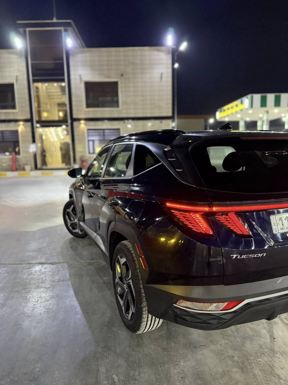 سلام عليكم للبيع مستعجل توسان هايبرد 2022 بيه قطعتين باب وجاملغ والباقي كله كفاله رقم إنكليزي بغداد تحويل ثاني يوم سياره فول مواصفات من فتحت سقف من تحكمات من بنوراما هيه فول 1/1 وسياره جاهزه من تخم تاير جديد  سعره 190$ وبيه مجال حك جيه رقم الهاتف ***********
