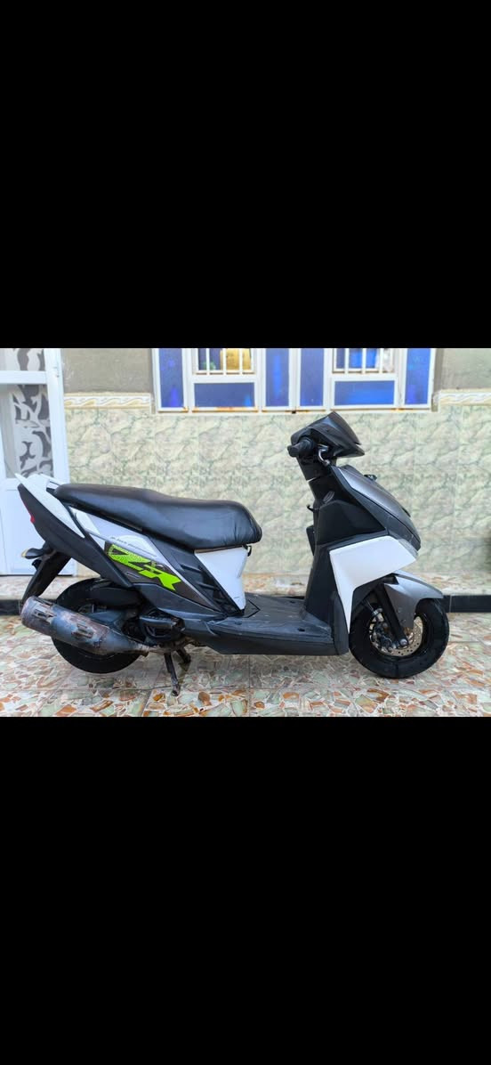 دراجه ZR للبيع
كلشي شغال بيها سعرها 800 قفل


**إذا كنت صاحب هذا الإعلان وتريد حذفه لأي سبب، رجاءا أرسل رسالة إلى الدعم الفني**