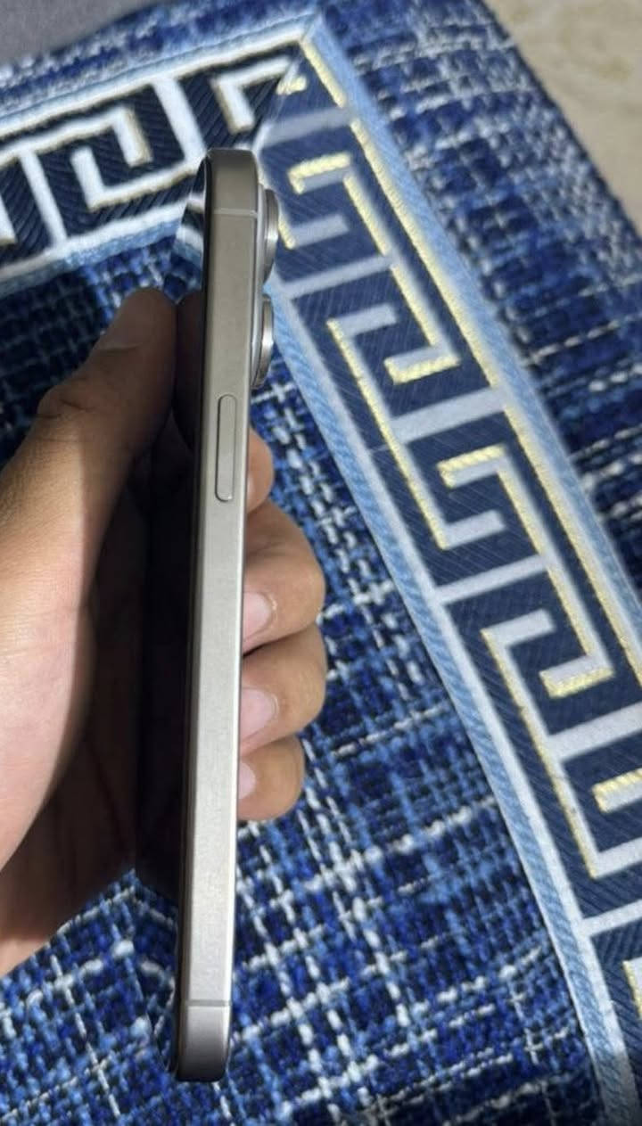 آيفون 15 بر ماكس 🔋83جهاز بدل شاشه جديده وكاله جهاز نضيف ما بي شخط سعر 850 بكاني كوت داموك ***********

