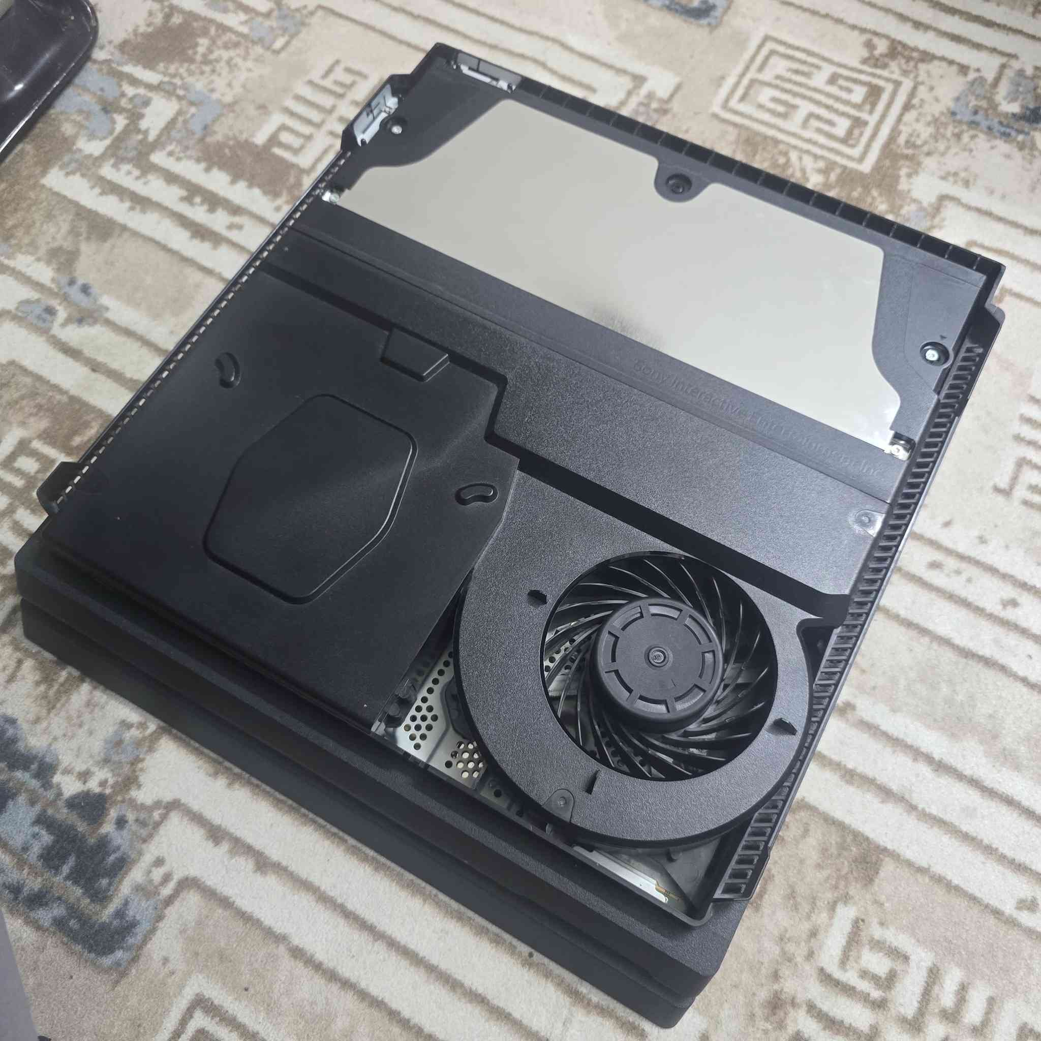 🎮 للبيع PS4 Pro 
✔️ الكارتونة موجودة وكلشي مطابق (مثل ما مستلمه)
✔️ السعة: 1 TB
✔️ جوستك (يد تحكم) أصلي ونظافة 100%
✔️ متهكر إصدار 11.5 (تهكير قرص)
✔️ نظافة الجهاز 95%
✔️ استخدام خفيف (ماخذته قبل شهر بس علمود ألعب The Last of Us 😄)
📍 المكان: بغداد / البلديات
💰 السعر: 300 (قفل)
📞 واتساب: ***********
