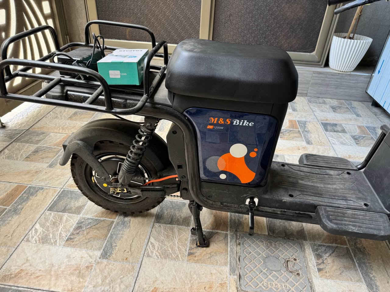 دراجة شحن نوع Z8 1200w موديل 2025 مستعملة اقل من أسبوع فقط بعدها صفر سعرها 600 وبيها مجال للشراي 
*********** كركوك, العراق
